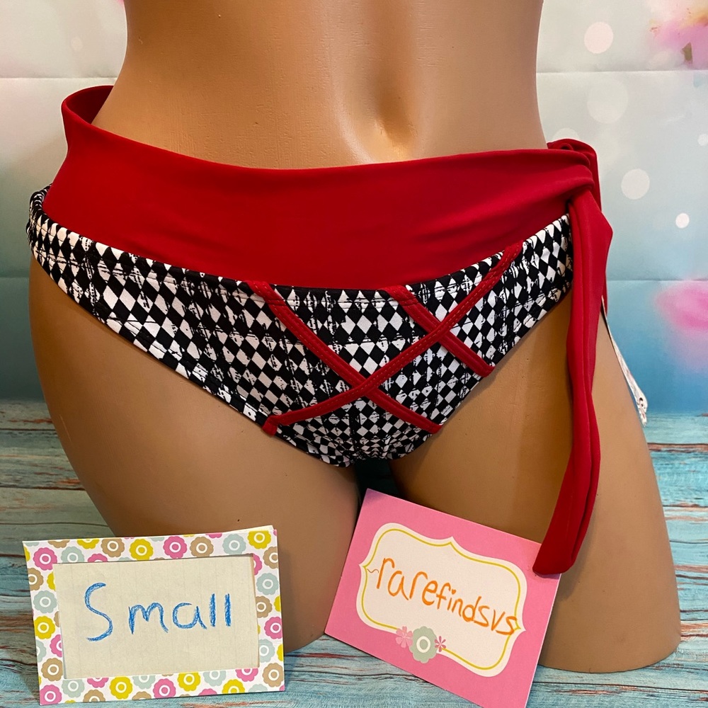 Checkered bikini bottoms